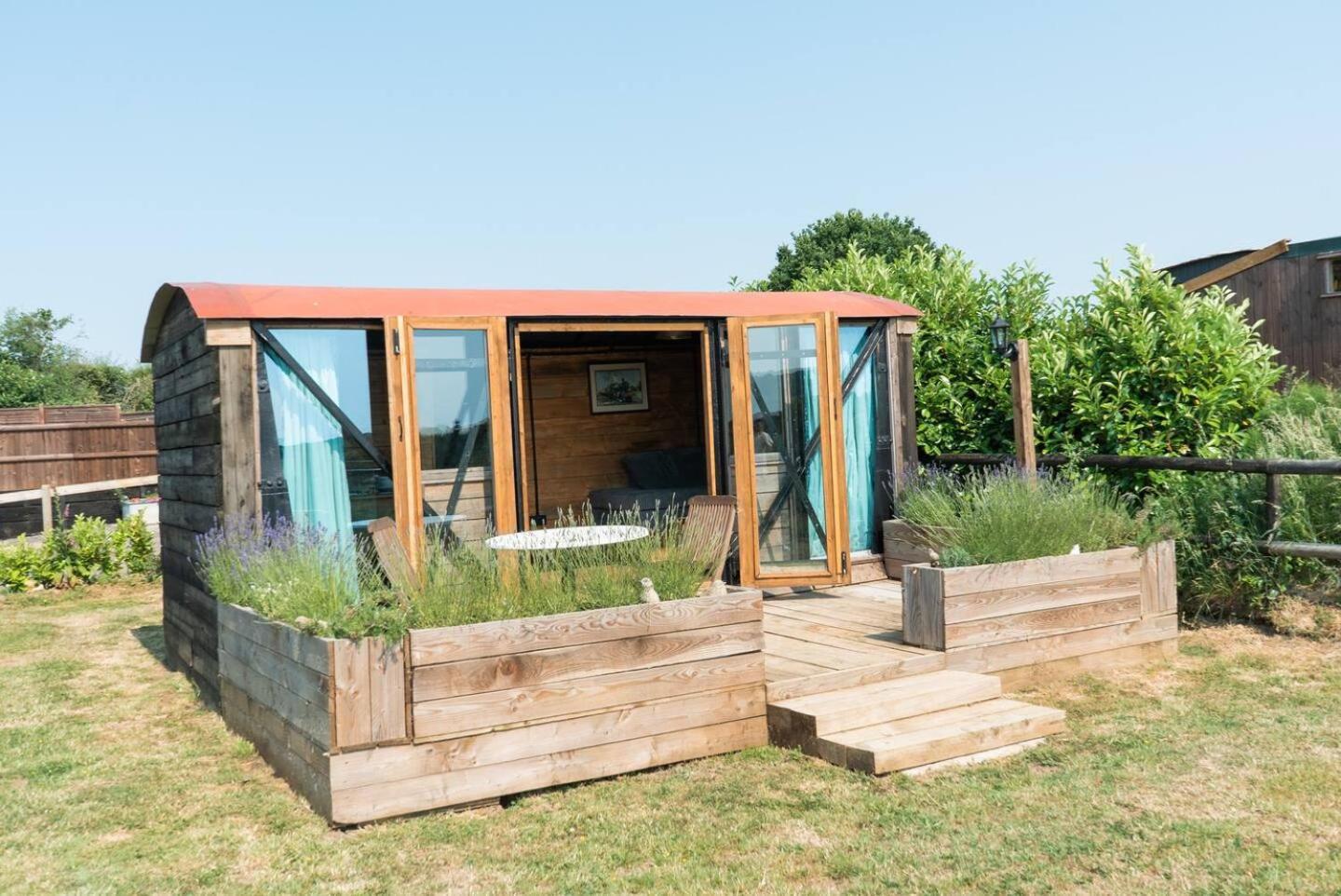 Swallowfield Glamping-Station Master ヨービル エクステリア 写真