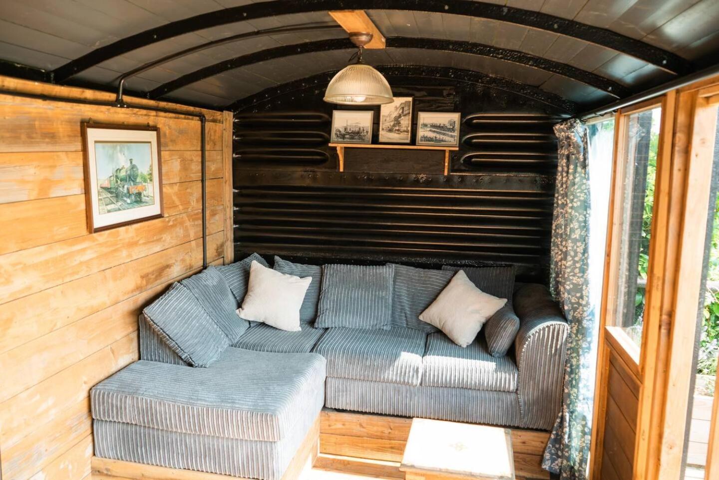 Swallowfield Glamping-Station Master ヨービル エクステリア 写真