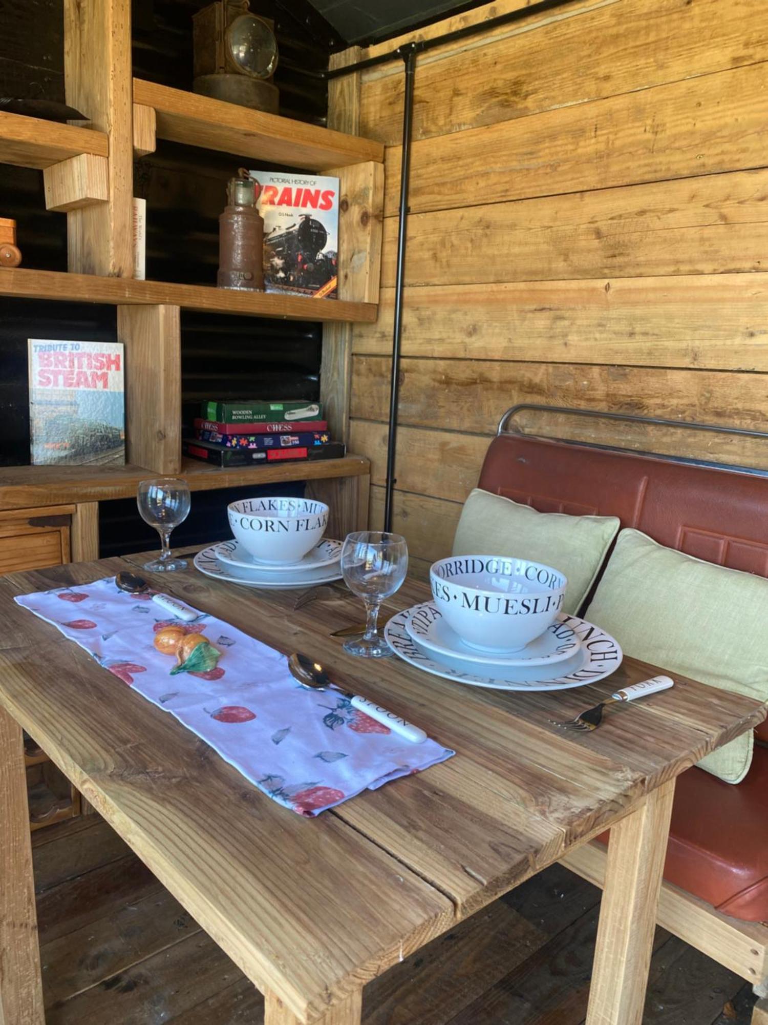 Swallowfield Glamping-Station Master ヨービル エクステリア 写真