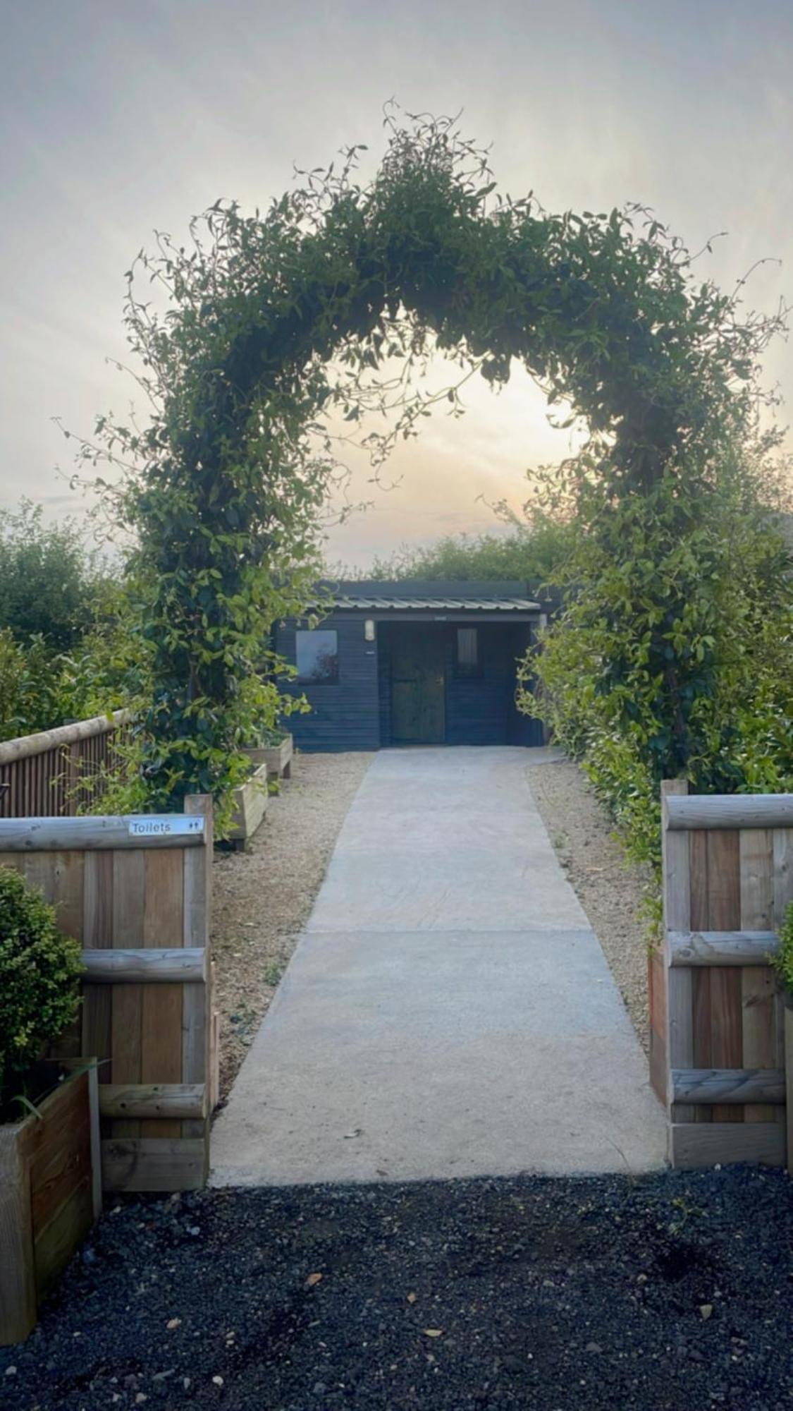 Swallowfield Glamping-Station Master ヨービル エクステリア 写真